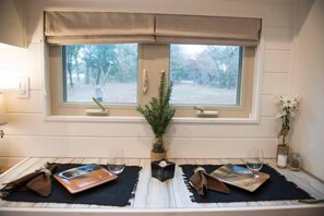 Apartment | 1 bedroom, Internet - Montana Escape Tiny House in Waco 12 min to Magnolia and Baylor (Waco)