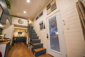 Apartment | 1 bedroom, Internet - Montana Escape Tiny House in Waco 12 min to Magnolia and Baylor (Waco)