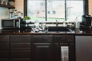 1 habitación, tabla de planchar con plancha y acceso a internet 