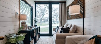 The Oaks Helm Model Container Home 12 min to Magnolia Market
