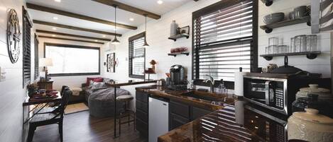 House | 1 bedroom, iron/ironing board, Internet