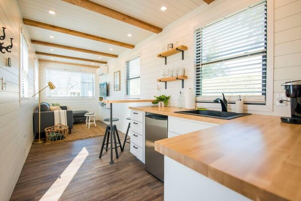 House | 1 bedroom, Internet - Pecan Grove Container Tiny Home Country Setting 12 min to Baylor Magnolia (Waco)