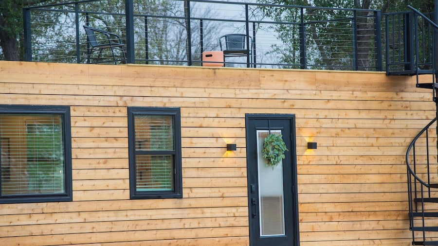 Pecan Grove Container Tiny Home Country Setting 12 min to Baylor Magnolia