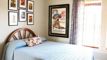 ํ์ฐ์ค | 3 ๊ฐ์ ์นจ์ค, ๋ค๋ฆฌ๋ฏธ/๋ค๋ฆฌ๋ฏธํ, ์ธํฐ๋ท