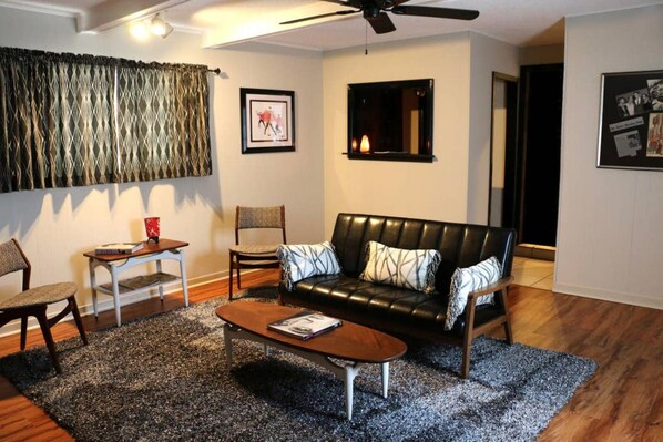 3 عدّة غرف نوم ومكواة/لوح كي وخدمة الإنترنت