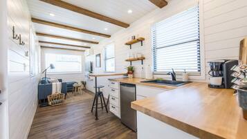 House | 1 bedroom, iron/ironing board, Internet