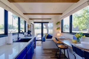 Suite | 1 bedroom, iron/ironing board, Internet