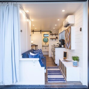 House | 1 bedroom, iron/ironing board, Internet - The Bluebonnet- Container Home Country Setting Near Waco Attractions (Waco)