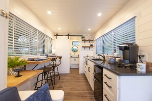 House - The Bluebonnet- Container Home Country Setting Near Waco Attractions (Waco)