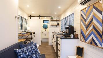 1 habitación, tabla de planchar con plancha y acceso a internet