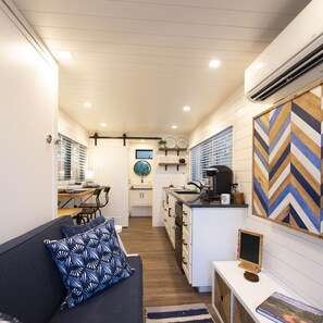 House - The Bluebonnet- Container Home Country Setting Near Waco Attractions (Waco)