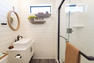 House | 1 bedroom, iron/ironing board, Internet