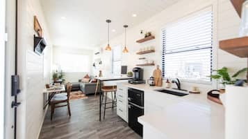 House | 1 bedroom, iron/ironing board, Internet