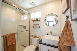House | 1 bedroom, iron/ironing board, Internet - New The Buffalo -shipping Container in Alpine (Alpine)
