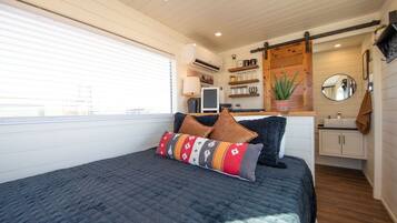 House | 1 bedroom, iron/ironing board, Internet