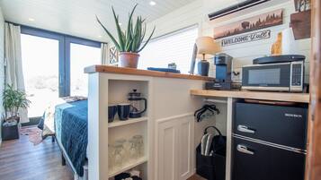 House | 1 bedroom, iron/ironing board, Internet