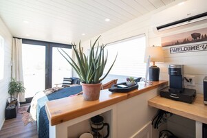 1 habitación, tabla de planchar con plancha y acceso a internet 