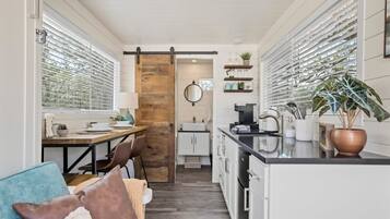1 bedroom, iron/ironing board, Internet