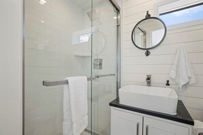House | 1 bedroom, iron/ironing board, Internet - New The Desert Escape-cozy Container Home (Fredericksburg)