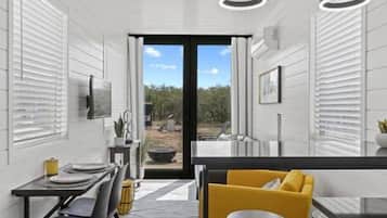 House | 1 bedroom, iron/ironing board, Internet