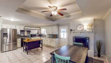 Rumah | 3 kamar tidur, setrika/meja setrika, dan internet