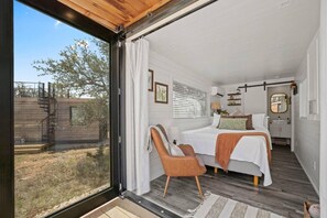 Huis | Een strijkplank/strijkijzer, internet