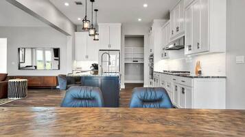 House | 3 bedrooms, iron/ironing board, Internet