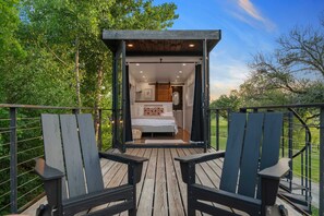 House | 2 bedrooms, Internet - Cool River Helm Model Container Home 12 Minutes to Magnolia Baylor (Waco)