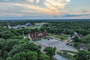 House | 2 bedrooms, Internet - Cool River Helm Model Container Home 12 Minutes to Magnolia Baylor (Waco)