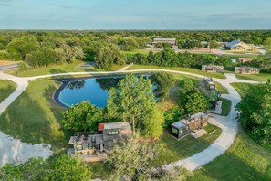 House - Cool River Helm Model Container Home 12 Minutes to Magnolia Baylor (Waco)