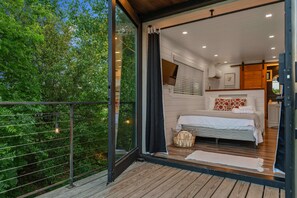 House | 2 bedrooms, Internet - Cool River Helm Model Container Home 12 Minutes to Magnolia Baylor (Waco)