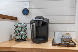 House | 2 bedrooms, Internet - Cool River Helm Model Container Home 12 Minutes to Magnolia Baylor (Waco)