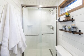 1 habitación, tabla de planchar con plancha y acceso a internet 