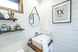 House | 1 bedroom, iron/ironing board, Internet