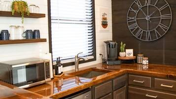 House | 1 bedroom, iron/ironing board, Internet