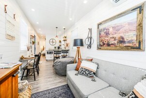 House | 1 bedroom, iron/ironing board, Internet