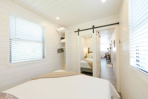 House | 1 bedroom, iron/ironing board, Internet