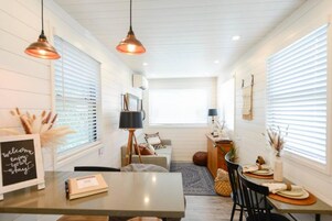 House | 1 bedroom, iron/ironing board, Internet