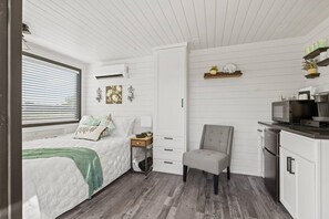 House | 1 bedroom, iron/ironing board, Internet - New Wilderness Hideout-cozy Container Home (Fredericksburg)