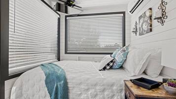 1 habitación, tabla de planchar con plancha y acceso a internet