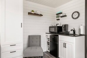 House | 1 bedroom, iron/ironing board, Internet - New Wilderness Hideout-cozy Container Home (Fredericksburg)