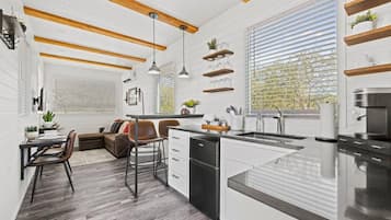 House | 1 bedroom, iron/ironing board, Internet