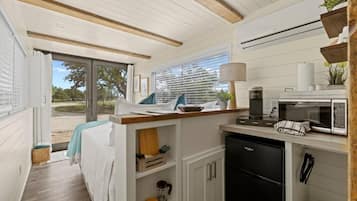 House | 1 bedroom, iron/ironing board, Internet