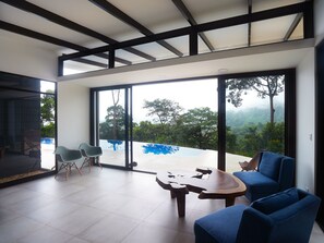 Laptop workspace, free WiFi, bed sheets - Vajra Jahra Villas & Retreat Center (Barú)