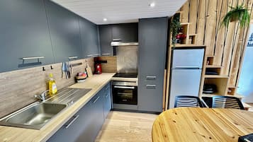 Refrigerador, microondas, horno, placa de cocina