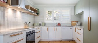 Fleur de Chalet - Pet Friendly - 10 Mins Walk to Beach