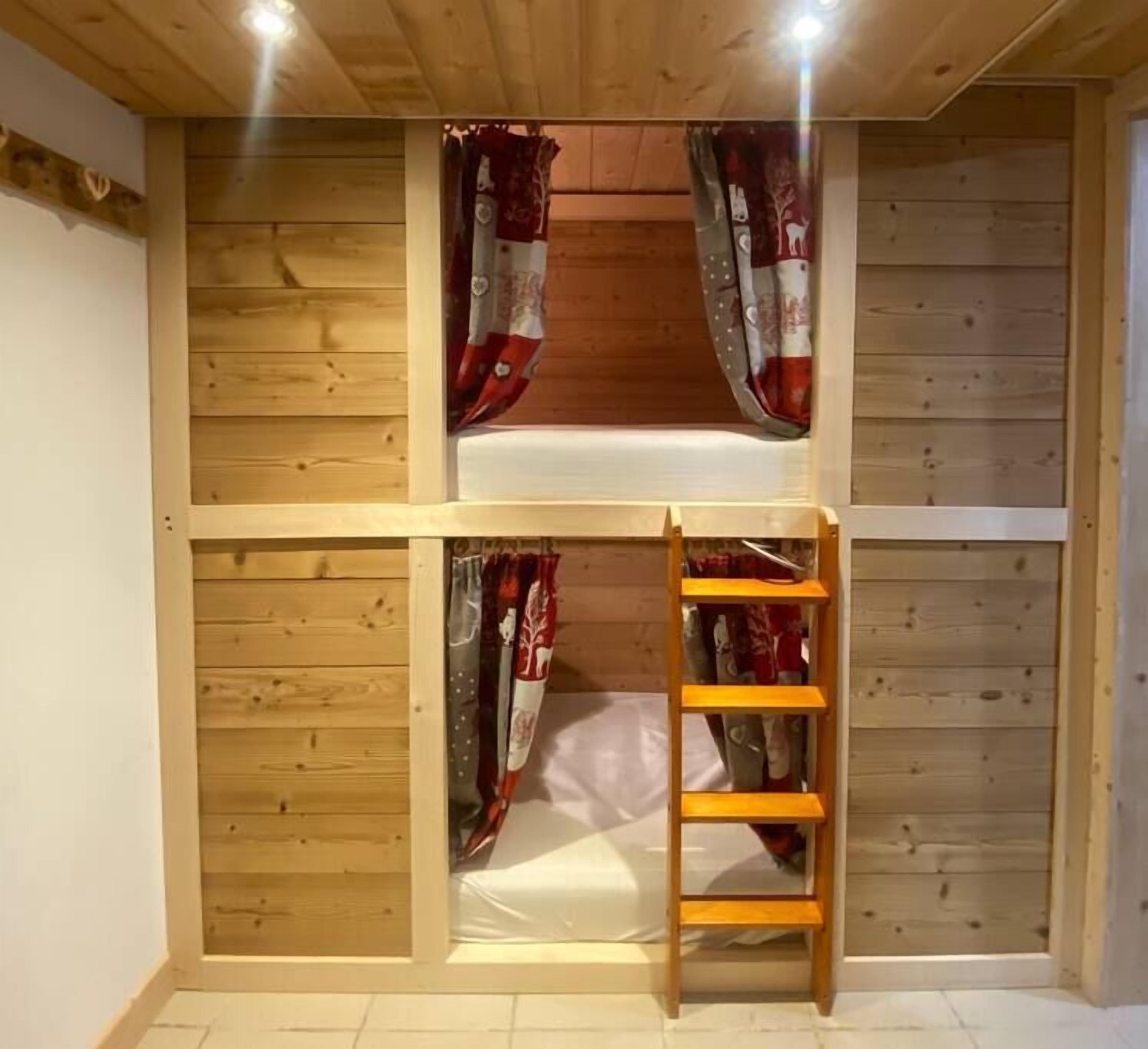 2 bedrooms, iron/ironing board, WiFi