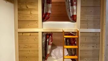 2 camere, ferro/asse da stiro, culla da viaggio, accesso a Internet