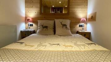 2 Schlafzimmer, BĂŒgeleisen/BĂŒgelbrett, Reisekinderbett, Internetzugang