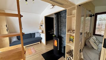1 bedroom, travel crib